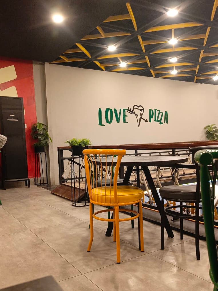 Seven Guys — burgers and more, Gujranwala